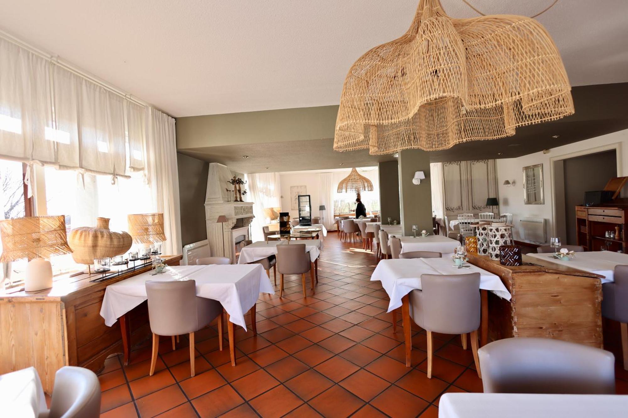 Hotel Restaurant Verger Des Chateaux, Route Des Vins Haut-Koenigsbourg Dieffenthal Exteriör bild